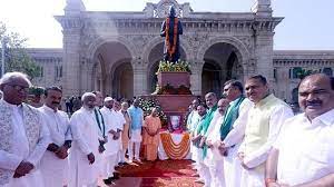 मुख्यमंत्री ने अर्पित की श्रद्धांजलि 