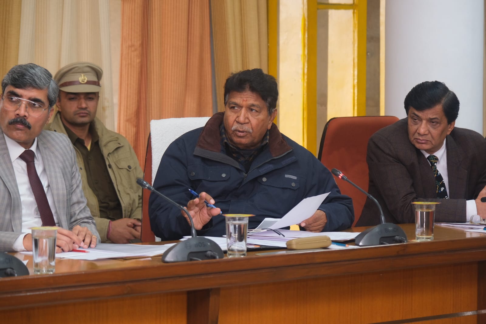 विभागों में समन्वय बनाने के लिए विस अध्यक्ष ज्ञान चंद गुप्ता ने की बैठक