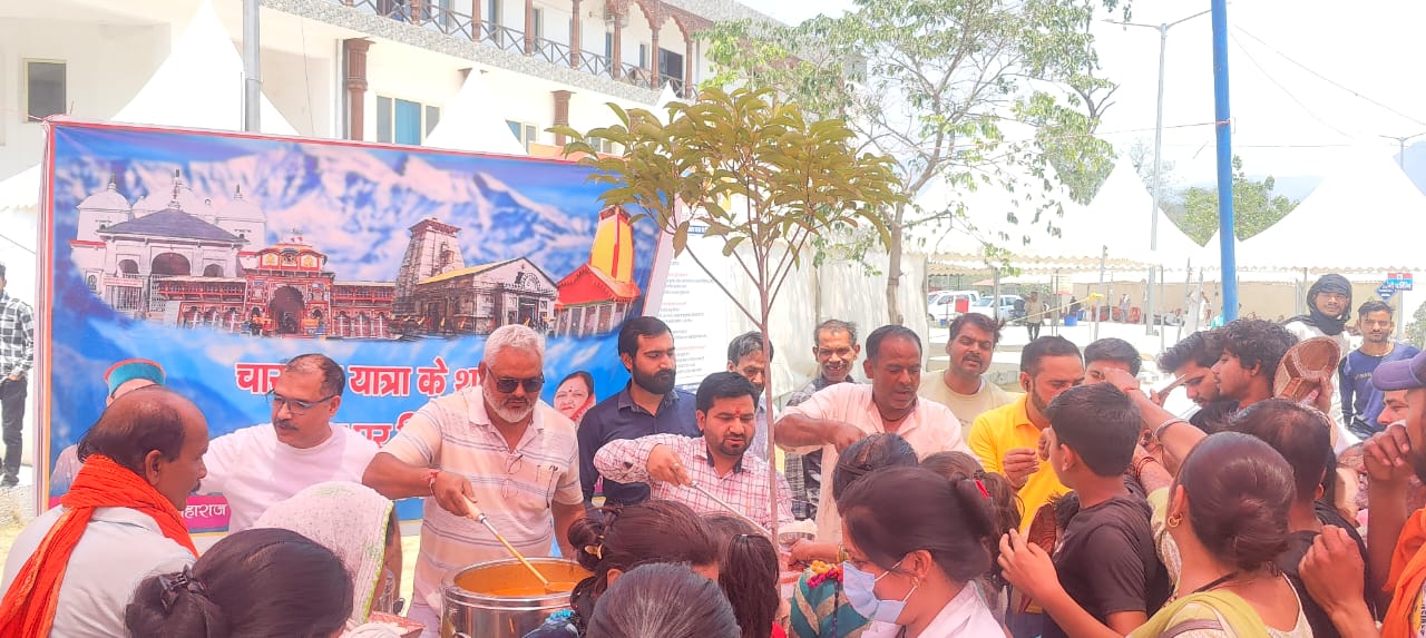 हंस फाउंडेशन द्वारा भोजन वितरण 