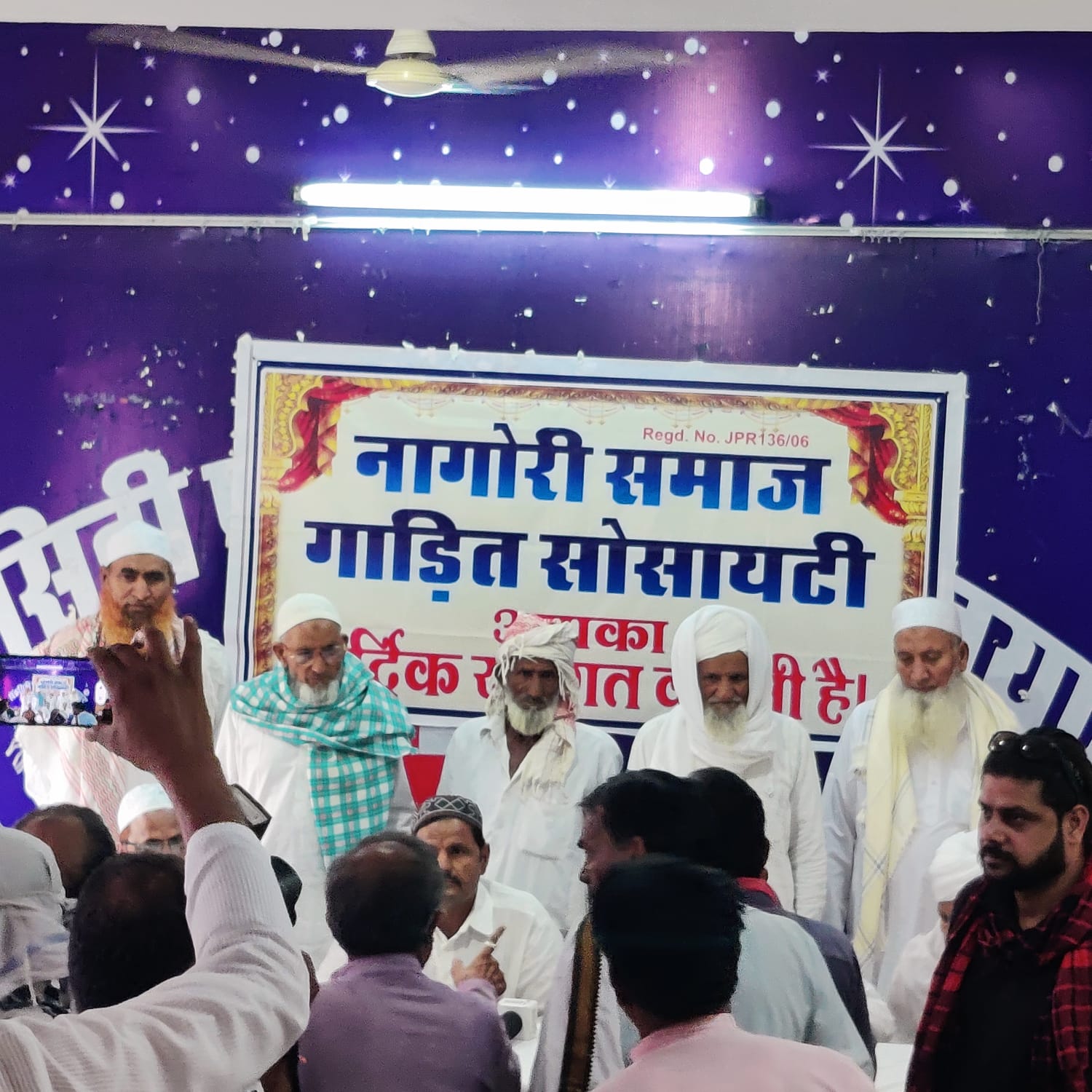 विधायक समेत मठाधीशों ने उडाई 